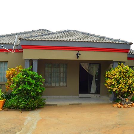 Chobe Kulotu Guest House Kasane Exterior photo