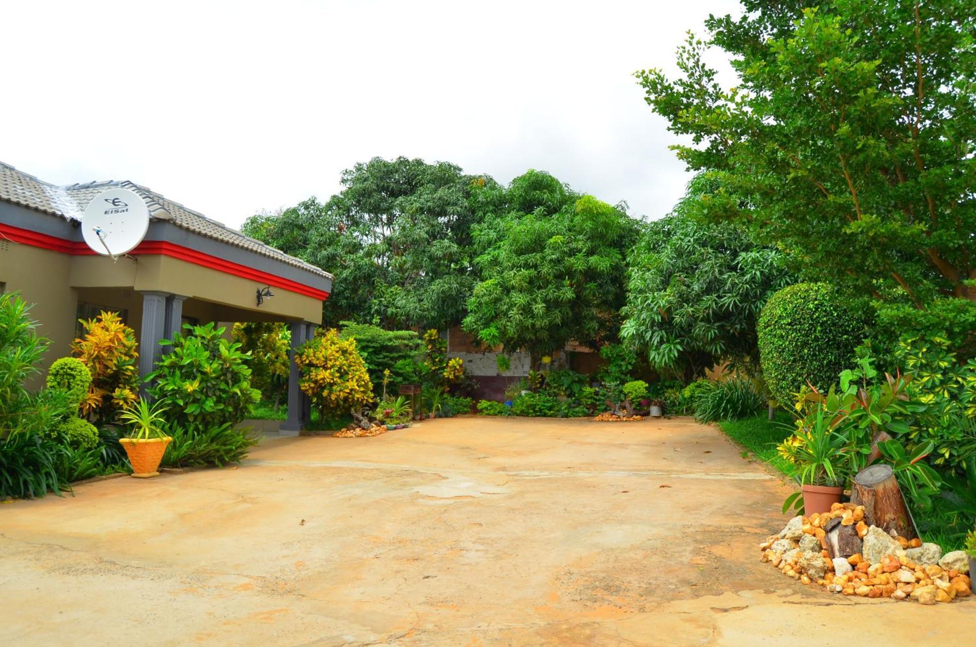 Chobe Kulotu Guest House Kasane Exterior photo
