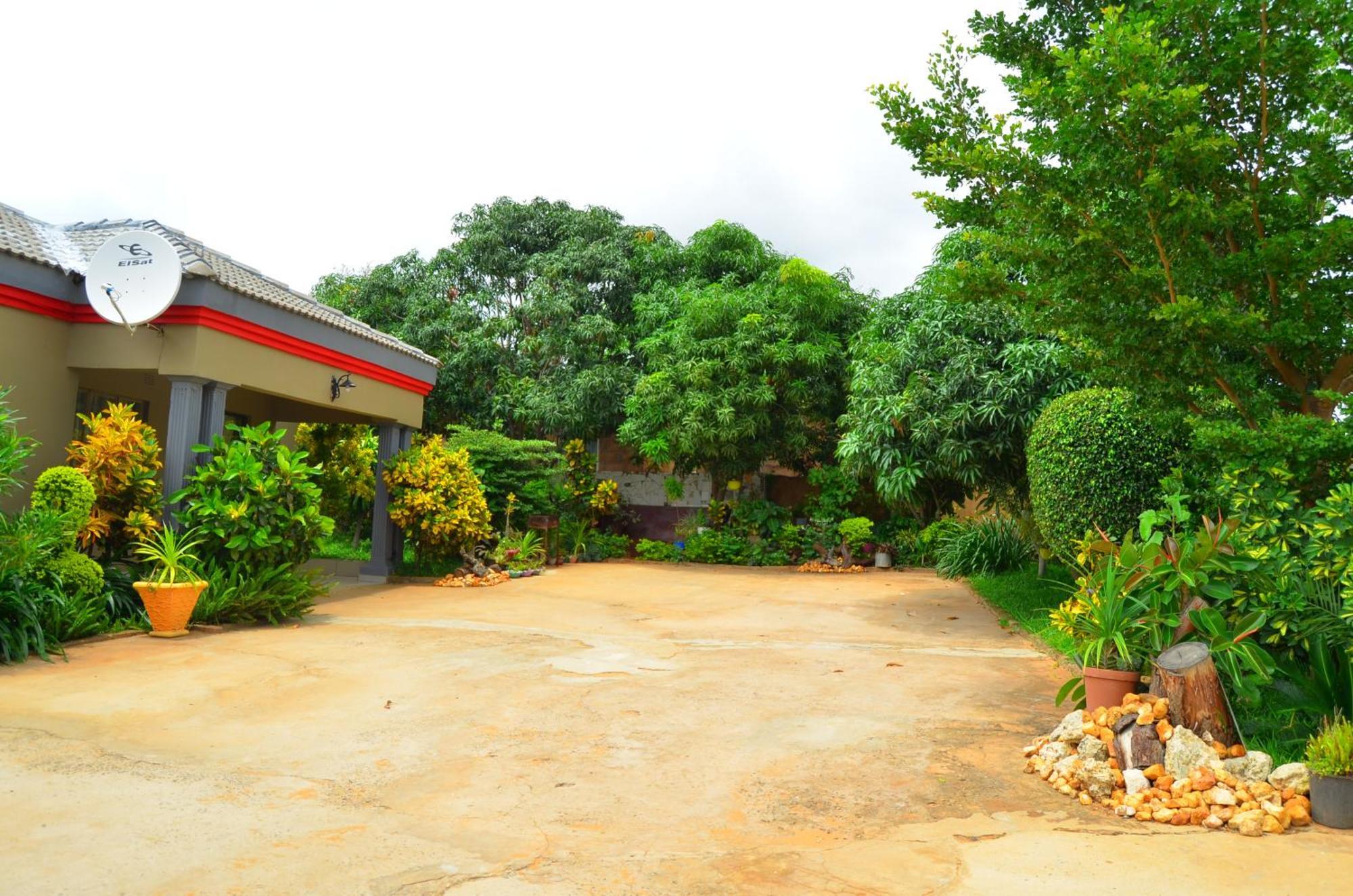 Chobe Kulotu Guest House Kasane Exterior photo
